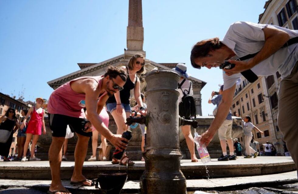 Un estudio reveló que más de la mitad de los argentinos no ingieren los dos litros de agua recomendados por la OMS