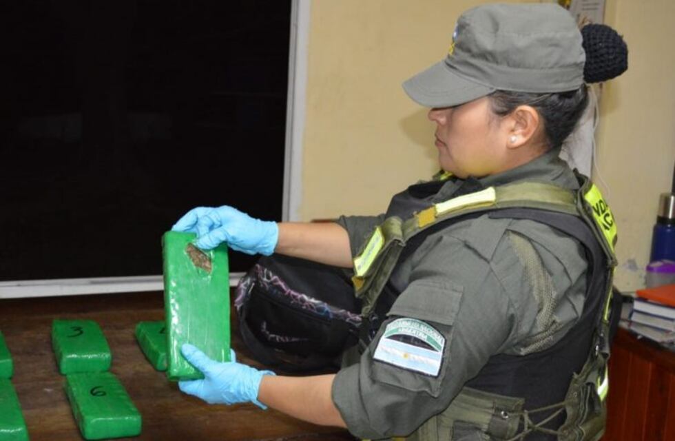Iban a viajar con siete kilos de marihuana en un ómnibus a Buenos Aires. Fueron detenidos