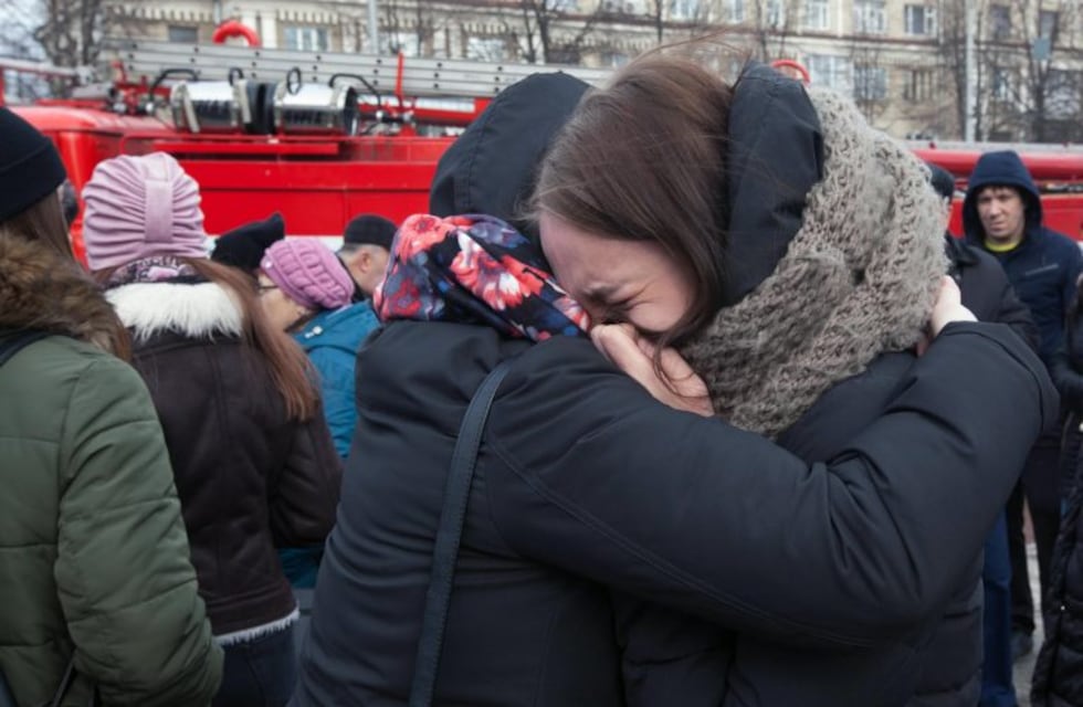 Rusia: comenzaron los primeros funerales de las víctimas del incendio en el shopping