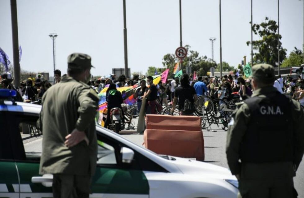Importante protesta renovó el reclamo de una ley de humedales en Rosario