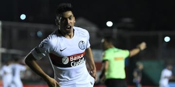 El ex Talleres puso al Cuervo en la cima del torneo\u002E