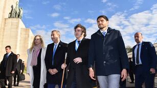 El líder de La Libertad Avanza y el hughense compartieron el acto del Dia de la Bandera.