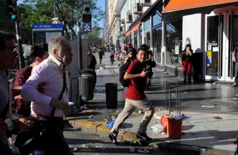 Asi quedó el periodista Julio Bazán tras las agresiones en el Congreso
