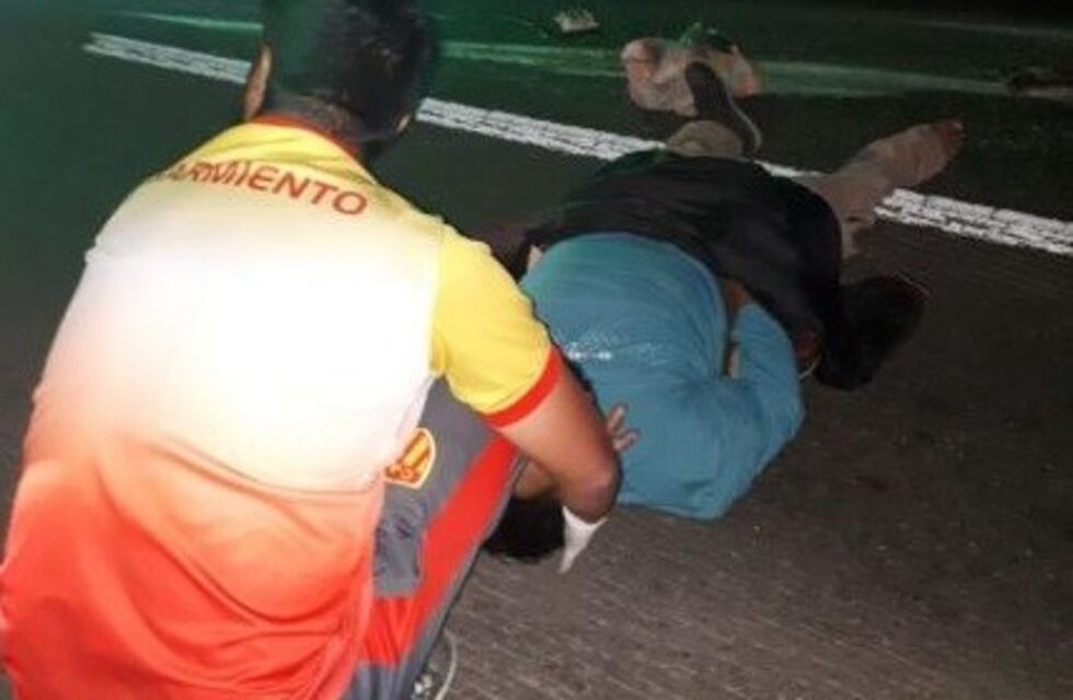 Jugadores de un club del ascenso interrumpieron su viaje para asistir a dos heridos