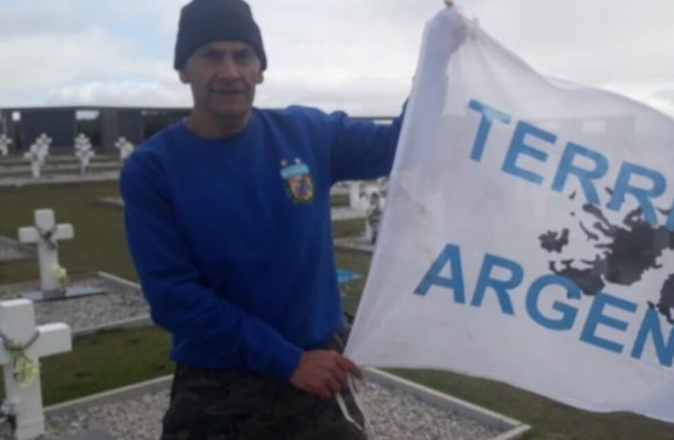 Exfutbolista santiagueño, detenido en Malvinas por cantar el Himno y mostrar símbolos nacionales