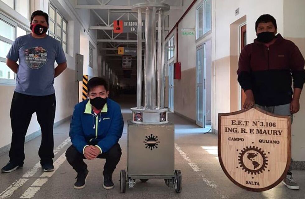Estudiantes de una escuela técnica salteña fabricaron un robot esterilizador para un hospital
