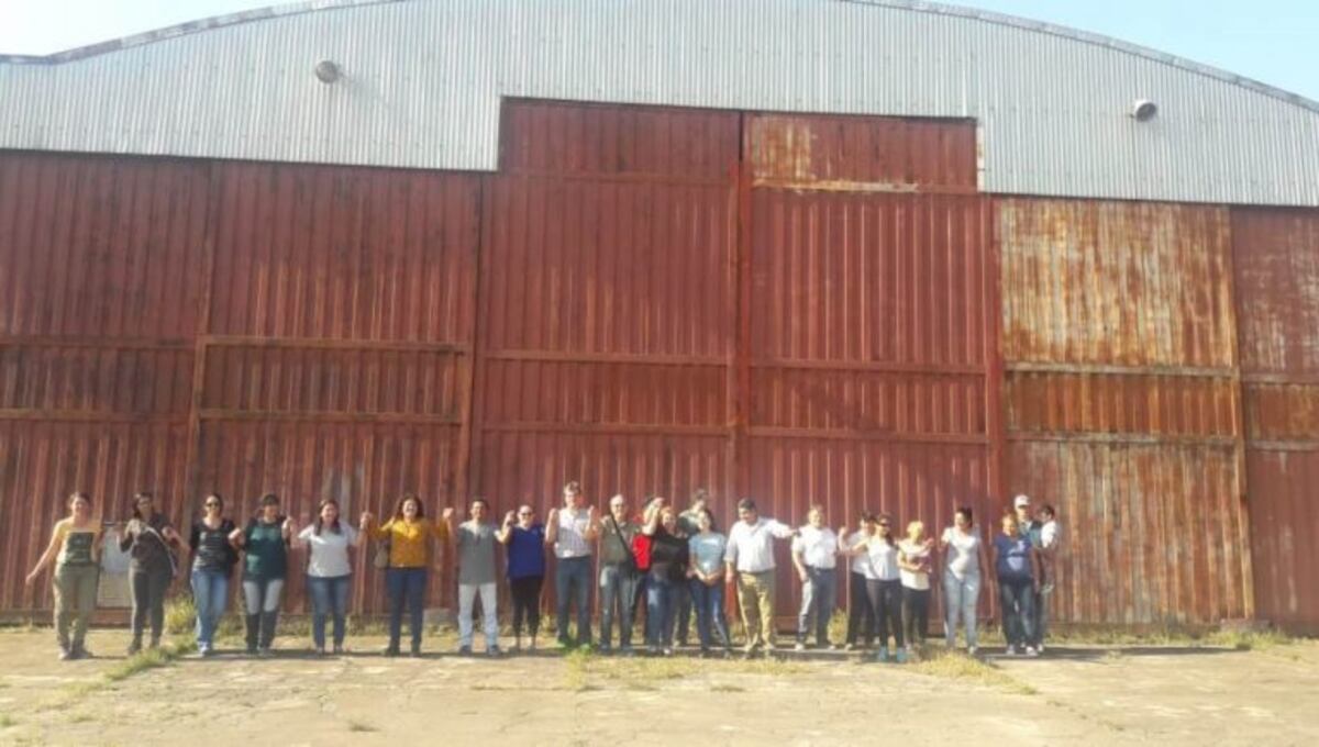 Padres de la Escuela Aeronáutica reclaman por la quita de hangares\u002E (Data Chaco)\u002E