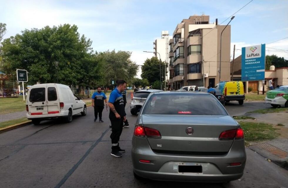 Control vial: secuestraron 15 autos y cerraron cinco agencias de remises en La Plata