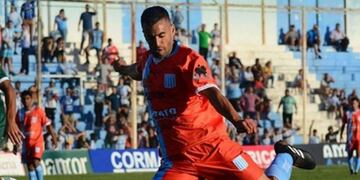 Matías Manzano arrancaría de un poco más atrás para acompañar a Echarri y Herrera en el ataque\u002E Racing, obligado a ganar\u002E