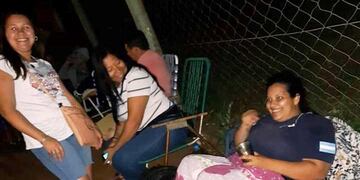 Misiones: en Posadas hubo un acampe de familias que buscan una vacante en Sala de 4 años para sus hijos\u002E (MisionesOnline)