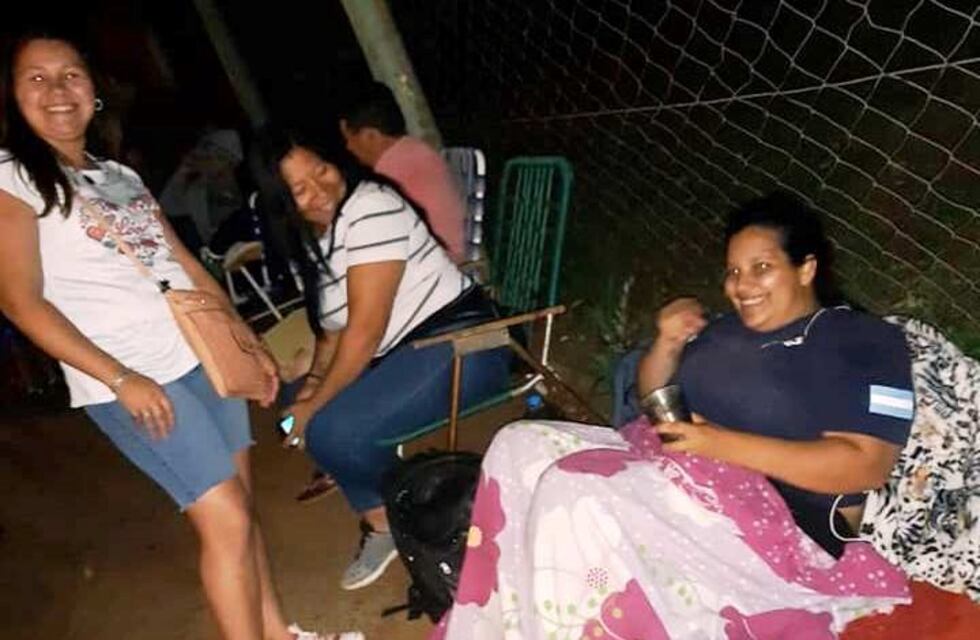 Acamparon por una vacante y en el lunes feriado fueron atendidos