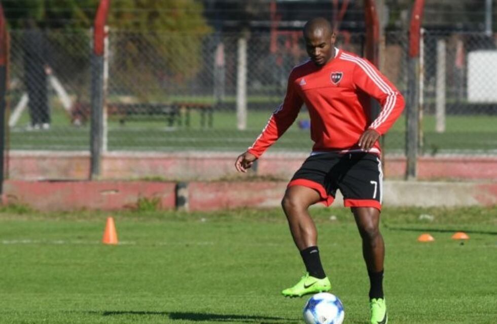 El representante de Leal dijo que "es complicado" que el jugador se quede en Newell's