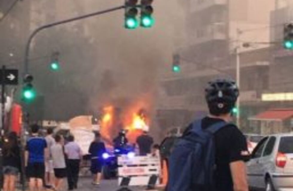 Se incendió un colectivo en el barrio de Villa Urquiza