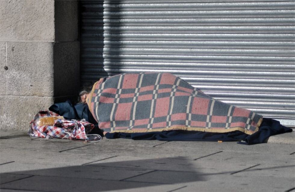 UNLP: estudiantes se suman a la ola solidaria y reparten frazadas para los más necesitados