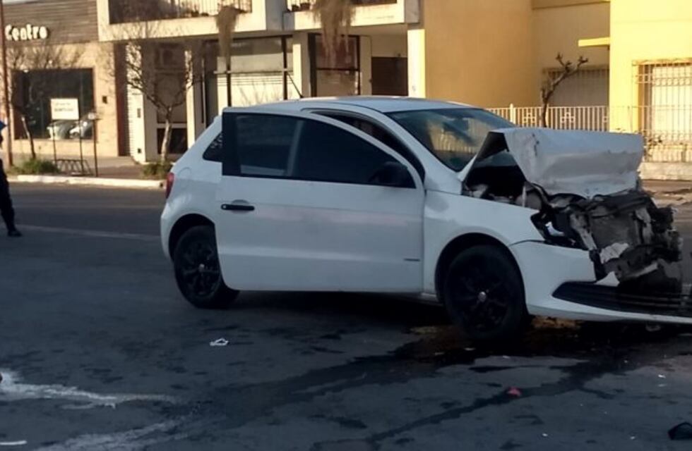 Choque en Av. Piazza y Constitución: dos heridos