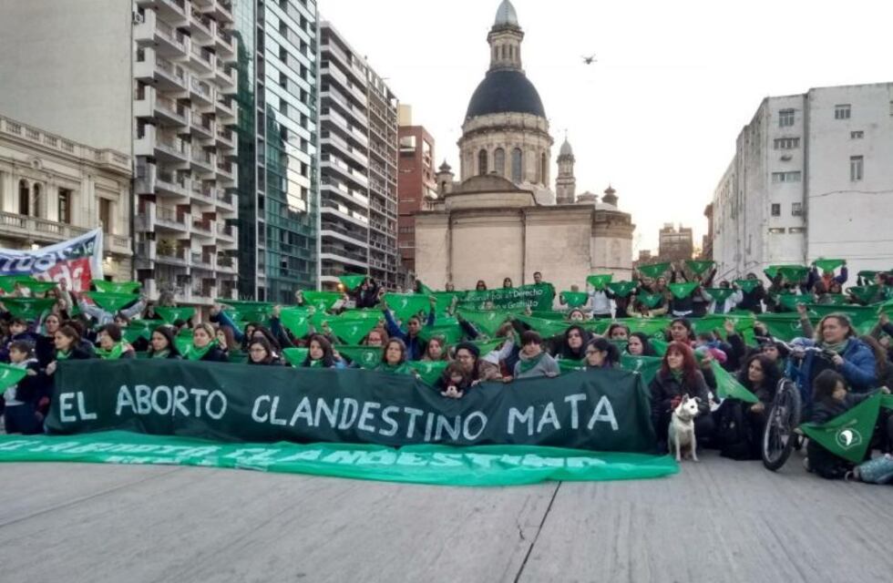 Pañuelazo en el Monumento para terminar con los abortos clandestinos