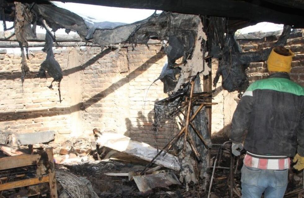 San Juan: para desalojarlos, le queman el rancho y pierden todo