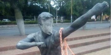 Estatua de Walter Olmos