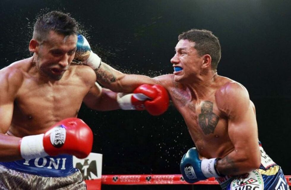 Yoni Barros perdió por nocaut técnico ante el mexicano Berchelt