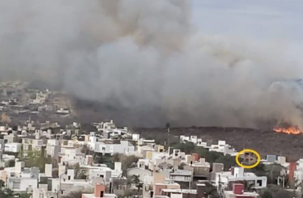 Bomberos combaten un nuevo foco de incendio en La Calera