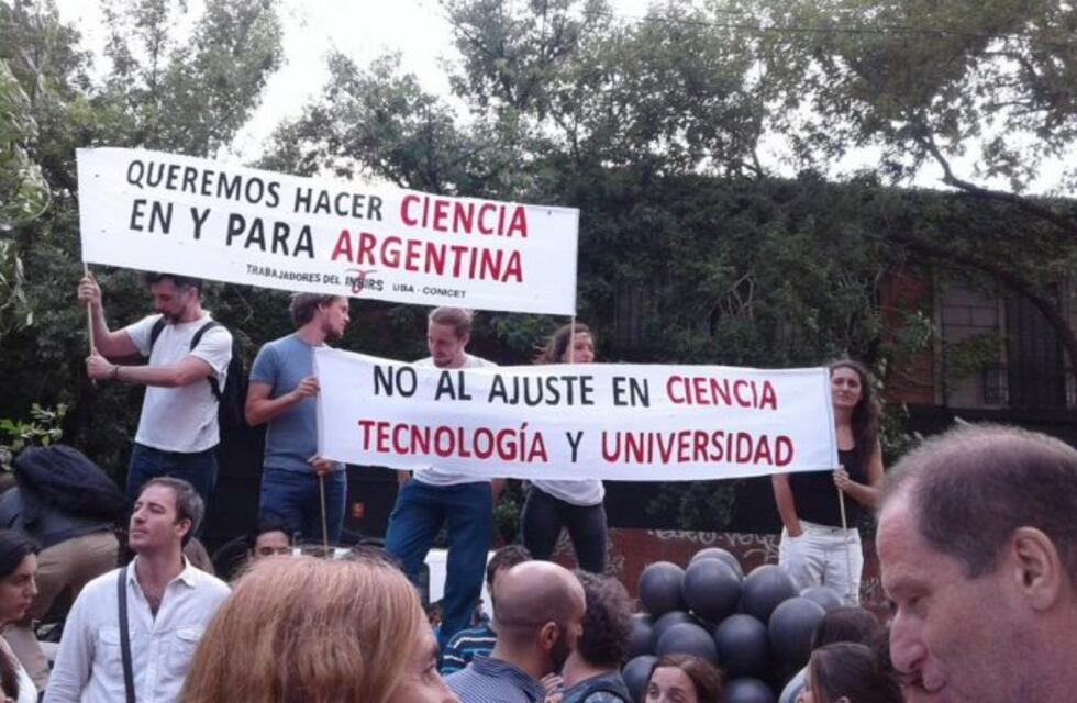 Investigadores platenses marchan contra el ajuste