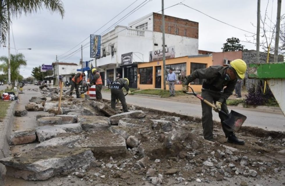 Comenzaron tareas de bacheo en avenida Cazadores