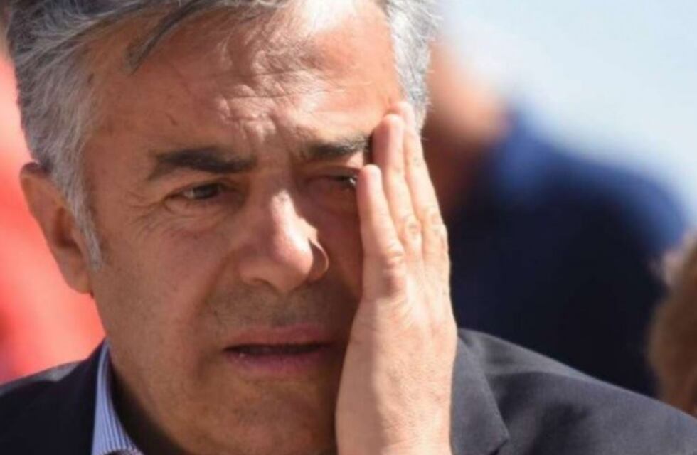 Por la muerte de los policías, Cornejo decretó duelo provincial