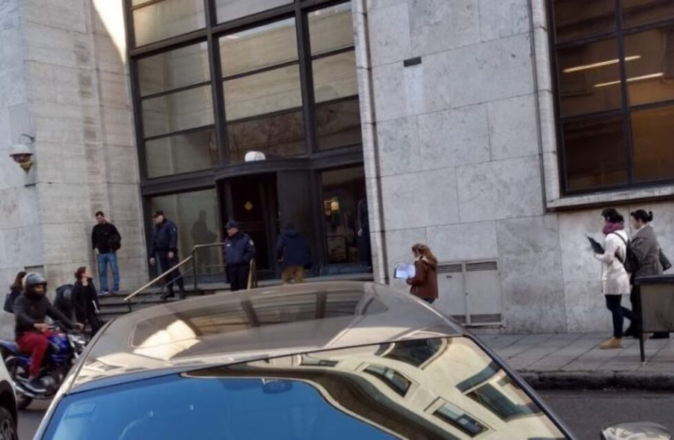 Fue a certificar un boleto de compraventa y terminó detenido en Tribunales