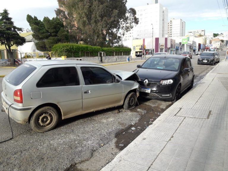 El auto circulaba en contramano.