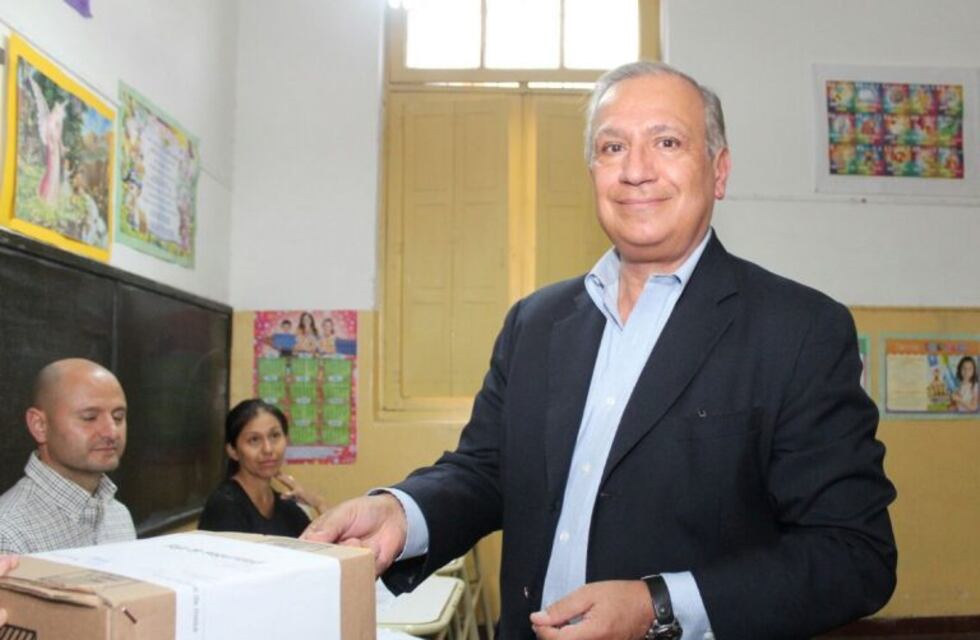 Otro senador indeciso se definió en contra del aborto