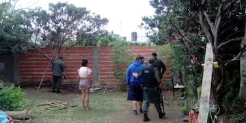 Gendarmería secuestró tres plantas de marihuana en Villa Gobernador Gálvez luego de interrumpir una pelea en la que habían agredido a personal policial\u002E (Prensa Gendarmería Nacional)