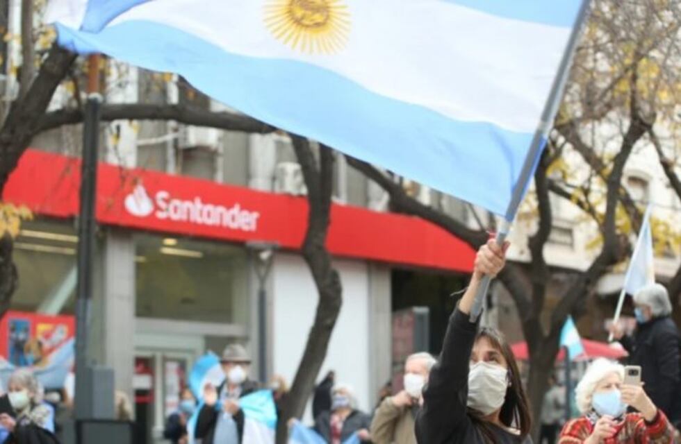 17A: políticos mendocinos se cruzaron en las redes por la marcha