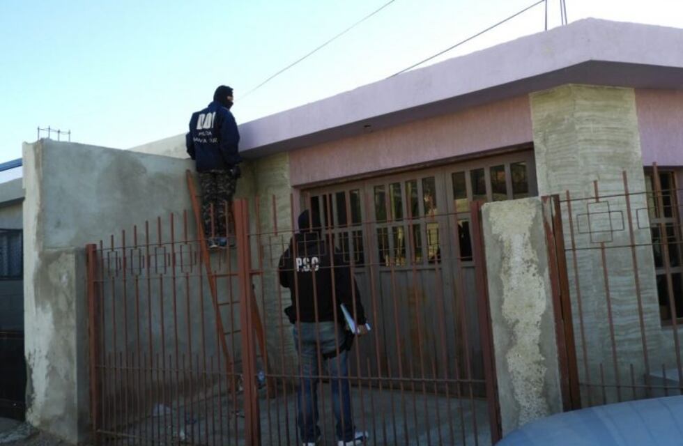 En allanamiento recuperan moto robada y encuentran autopartes