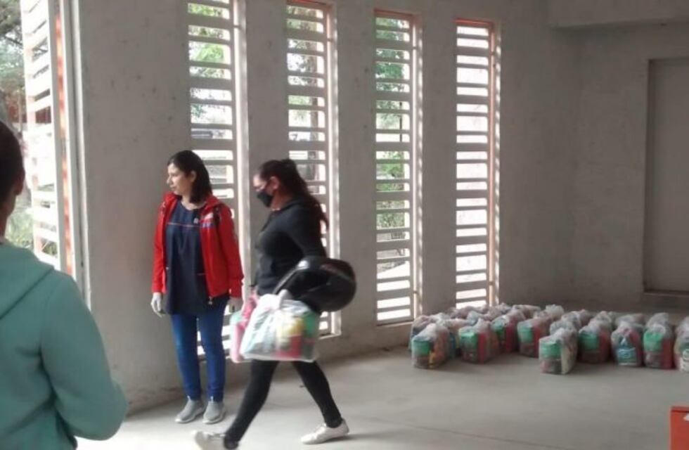 Nueva entrega de módulos alimentarios a vecinos de Villa Carlos Paz