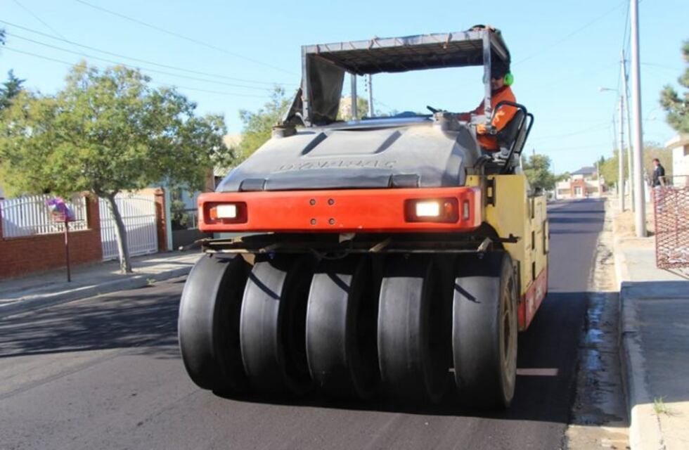 En Rada Tilly se firmó un convenio para pavimentar 70 cuadras