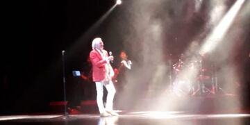 Durísima caída de Sergio Denis en el teatro Mercedes Sosa de Tucumán\u002E