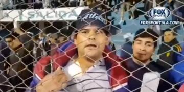 El fanático del Decano llegó con el suero a la cancha