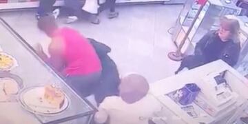 Un ladrón fue apaleado por vecinos de Villa Adelina cuando quería robar una panadería\u002E