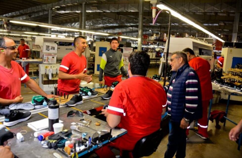 Beder Herrera visitó la fábrica UNISOL y destacó el esfuerzo de PUMA para mantener su inversión en La Rioja