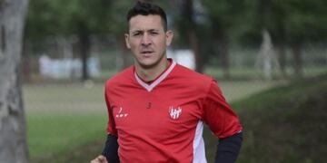 El zaguero Ramiro Gonzu00e1lez presenta una lesiu00f3n muscular\u002E Si no llega para el viernes, ingresaru00e1 Facundo Agu00fcero\u002E