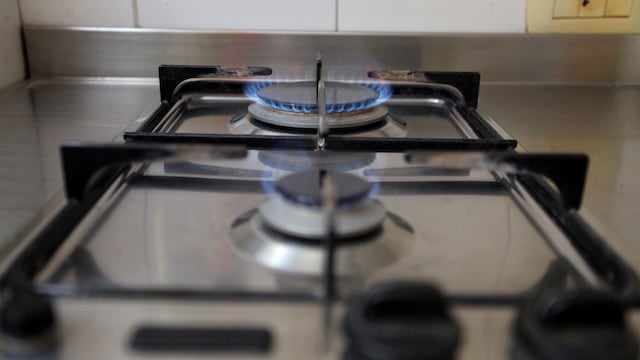 Calefaccionar con hornallas, una de las causas comunes de muerte por monóxido de carbono (foto ilustrativa).