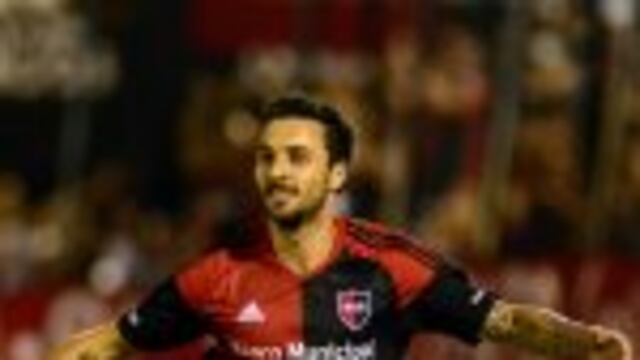 CLAIMA20161120_0149  Juan Jose Garcia Scocco festeja el primer gol de Newell's frente a River, en Rosario. (Juan Josu00e9 Garcu00eda)