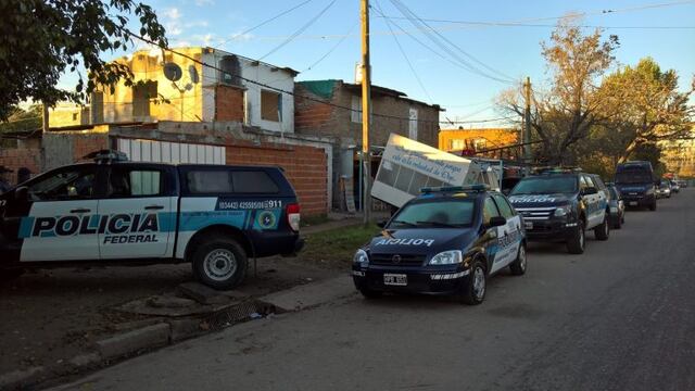 Los allanamientos incluyeron un fuerte despliegue de fuerzas federales.