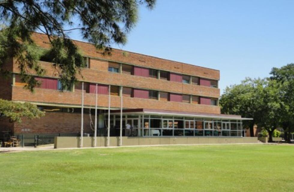 Expulsan a un cura del colegio Cardenal Newman "por irregularidades" con los alumnos