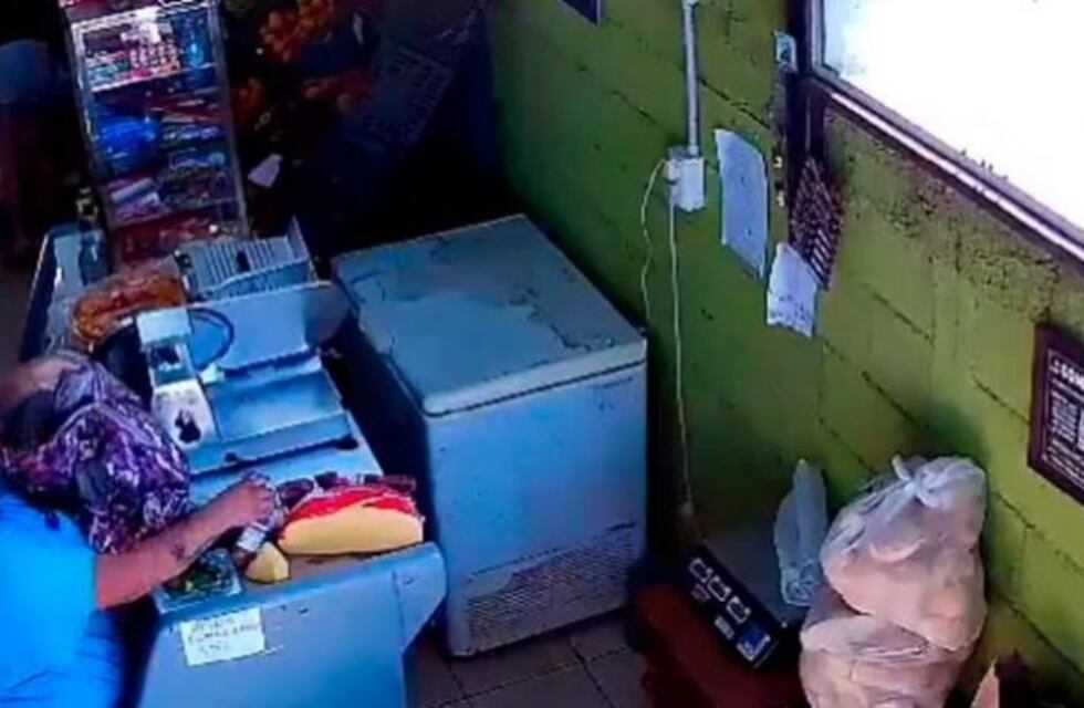 Carlos Paz: una vecina le robó dos salames y la escrachó