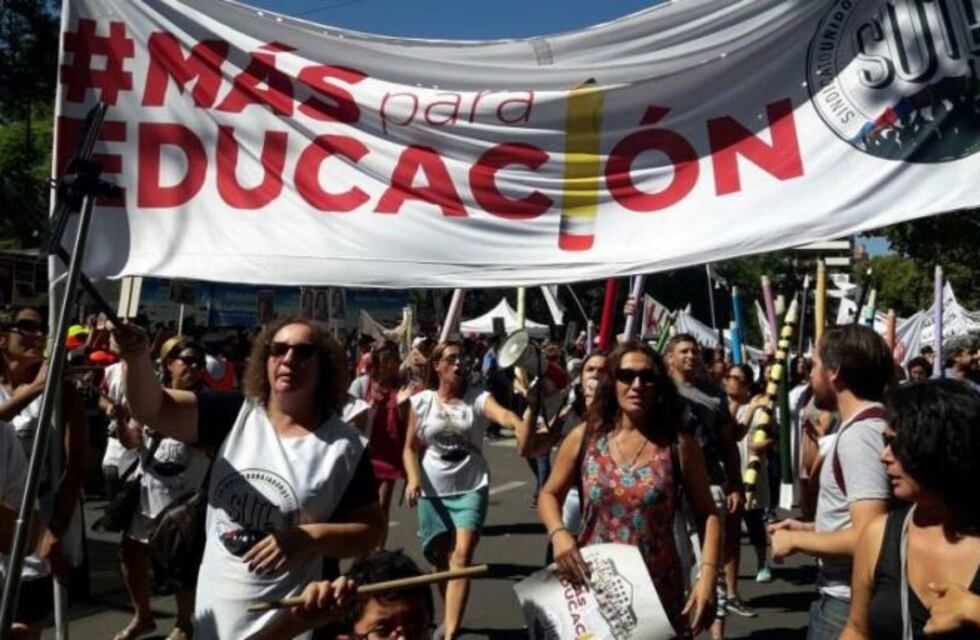 El SUTE marcha por las calles del centro de Mendoza