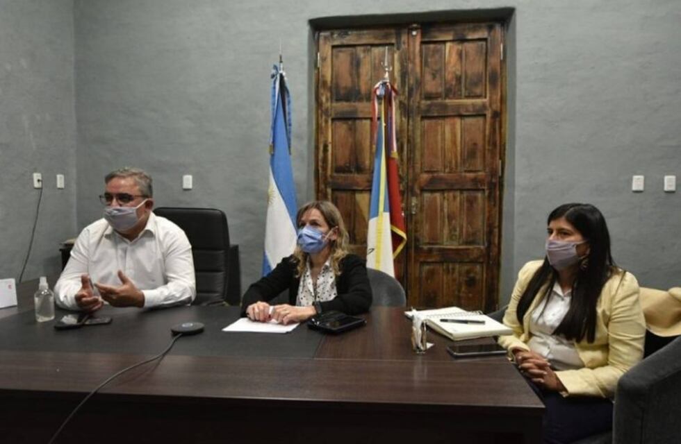 El gobernador Raúl Jalil se reunió con representantes de la salud pública y privada