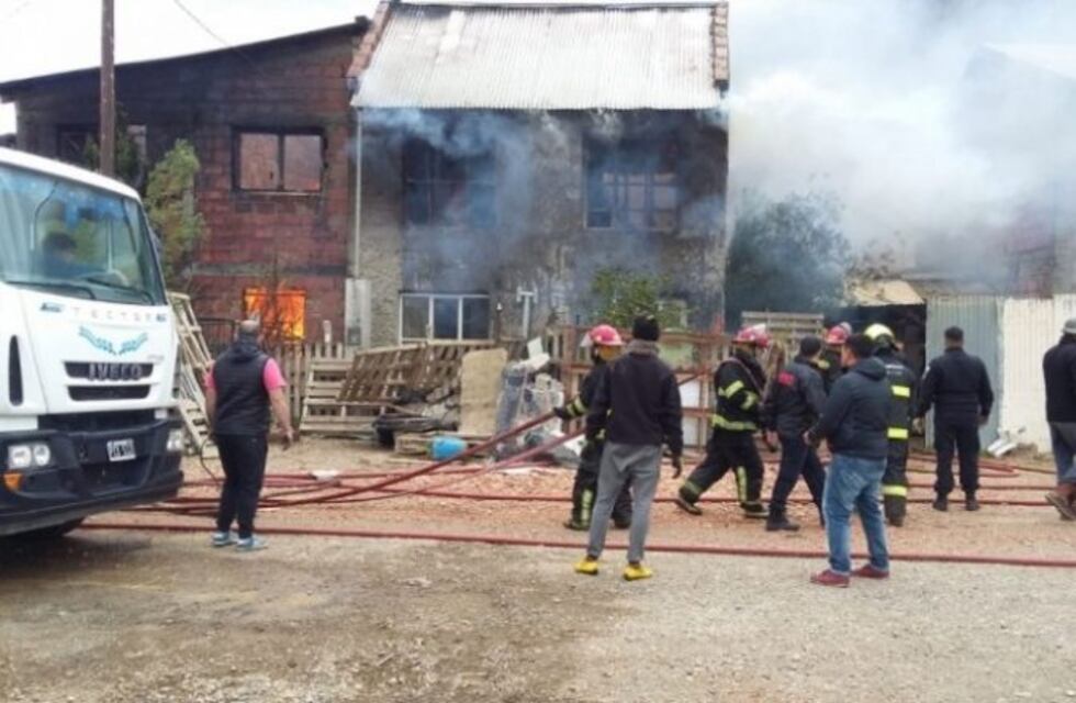 Río Gallegos : incendio destruyó cuatro casas
