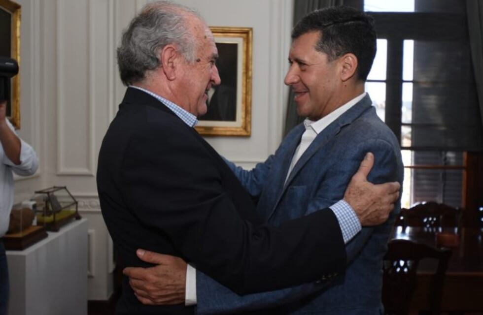 El gobernador Casas recibió a Oscar Parrilli