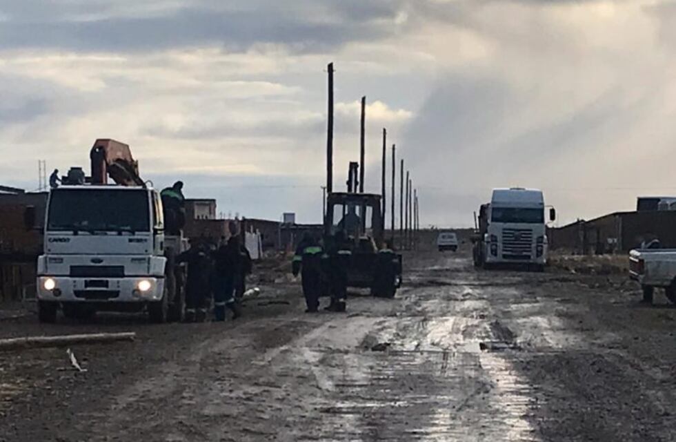 Las Heras: avanza el tendido de líneas eléctricas